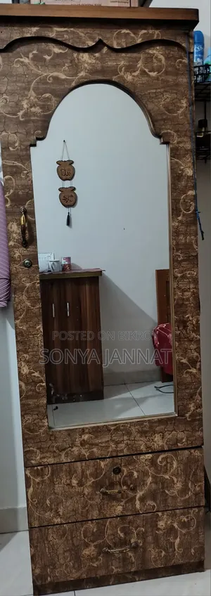 সুন্দর ডিজাইনের পারটেক্স ড্রেসিং টেবিল বিক্রি হবে (ভালো কন্ডিশন)