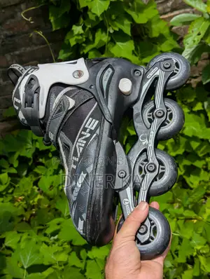 TIAN-E Skating Shoes বিক্রি হবে। স্কেটিং জুতা।
