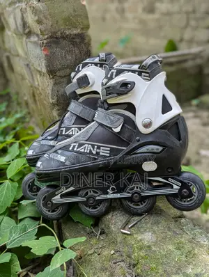 TIAN-E Skating Shoes বিক্রি হবে। স্কেটিং জুতা।