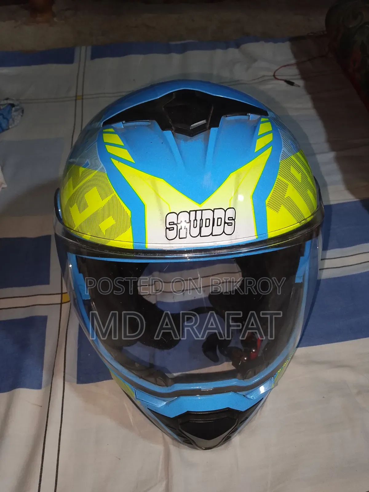 Baike Helmed STUDDS