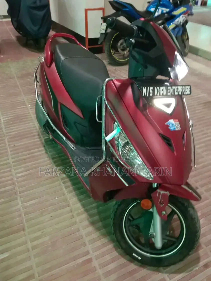 Hero 2025 Red