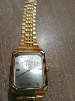 Rarely Used New Gold Quartz Watch (Imported From Dubai)