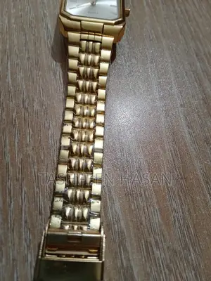 Rarely Used New Gold Quartz Watch (Imported From Dubai)