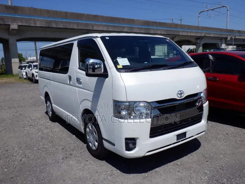 Toyota HiAce 2022