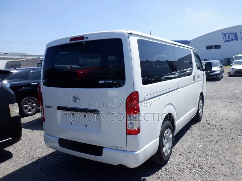 Toyota HiAce 2022