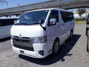 Toyota HiAce 2022