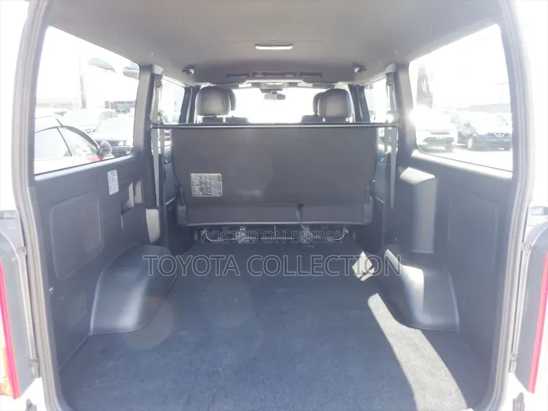 Toyota HiAce 2022
