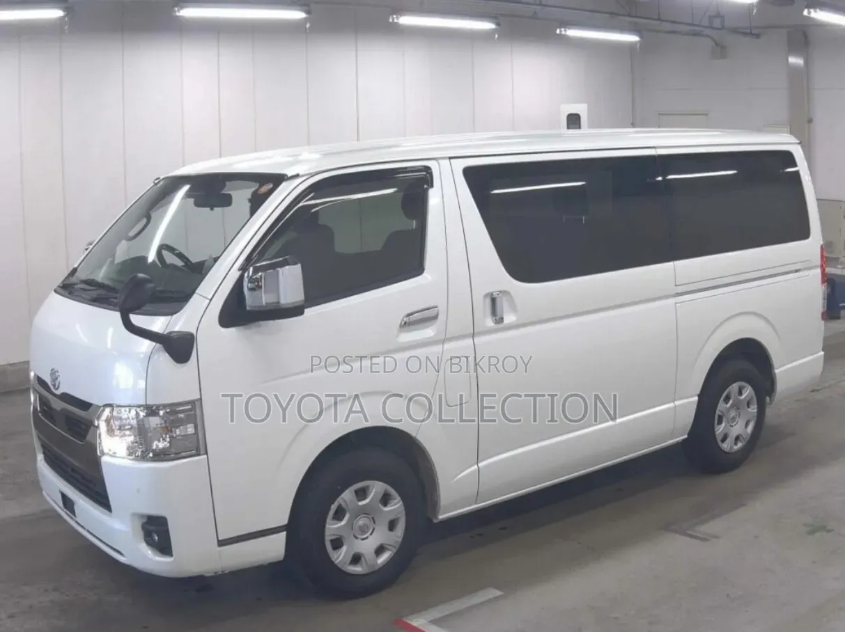 Toyota HiAce 2022