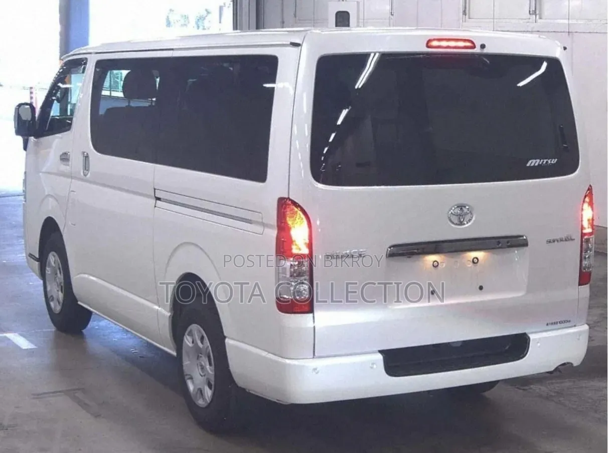 Toyota HiAce 2022