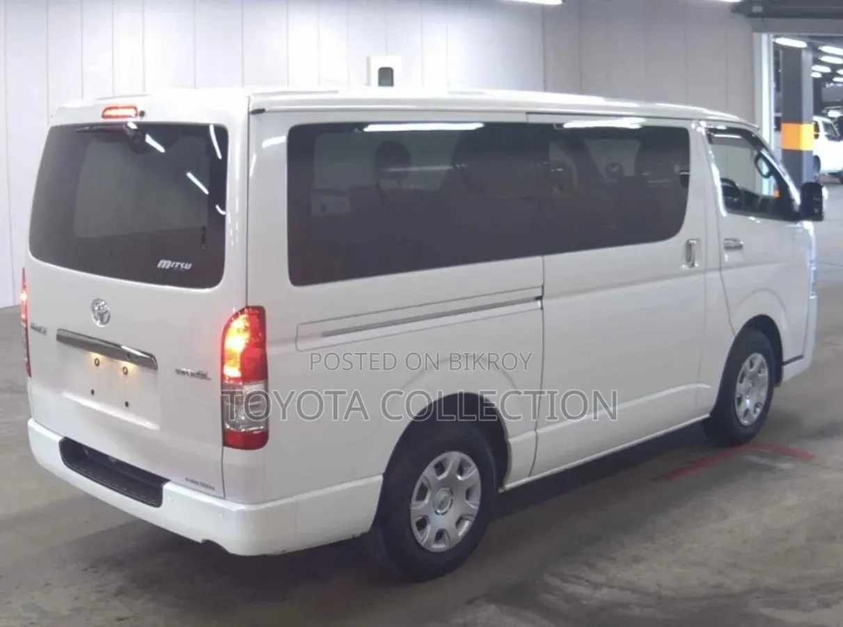 Toyota HiAce 2022