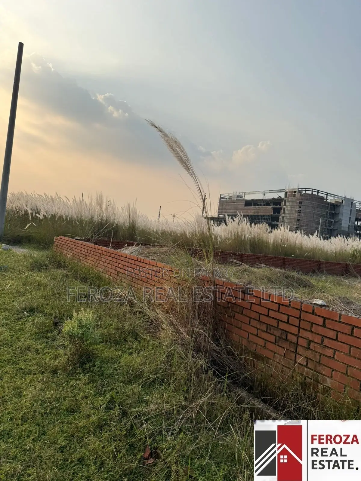 Bashundhara, Boundary Wall- Block N 3+3=6 Katha Urgent Sale in Bashund