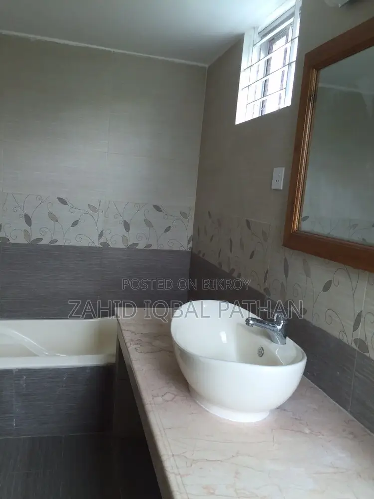 5 Bedroom Duplex in Dhaka Basundhara for rent