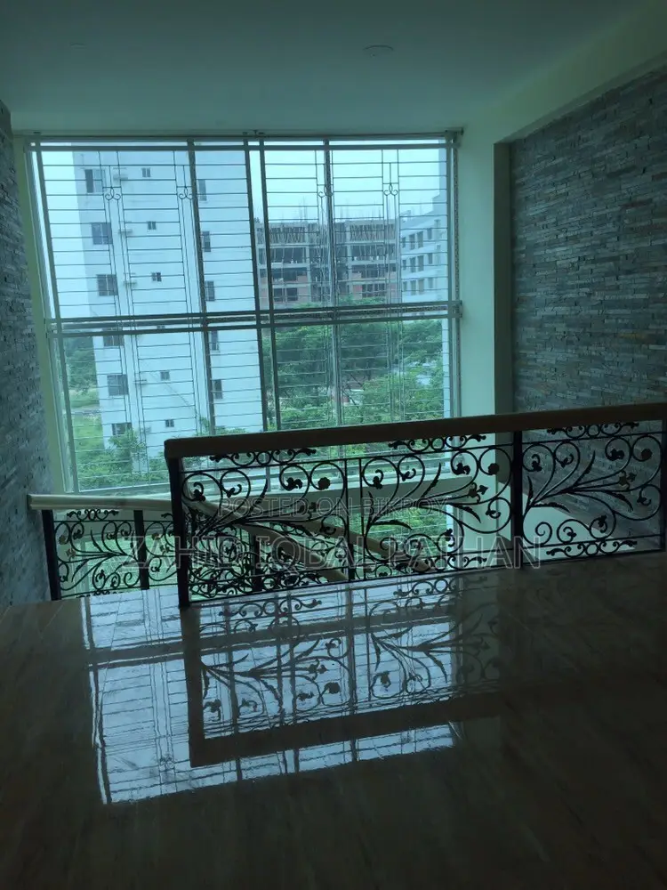 5 Bedroom Duplex in Dhaka Basundhara for rent
