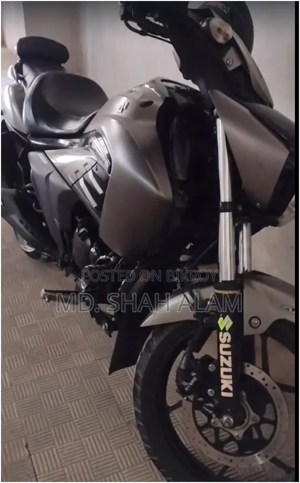 Suzuki Intruder 2022 Gray