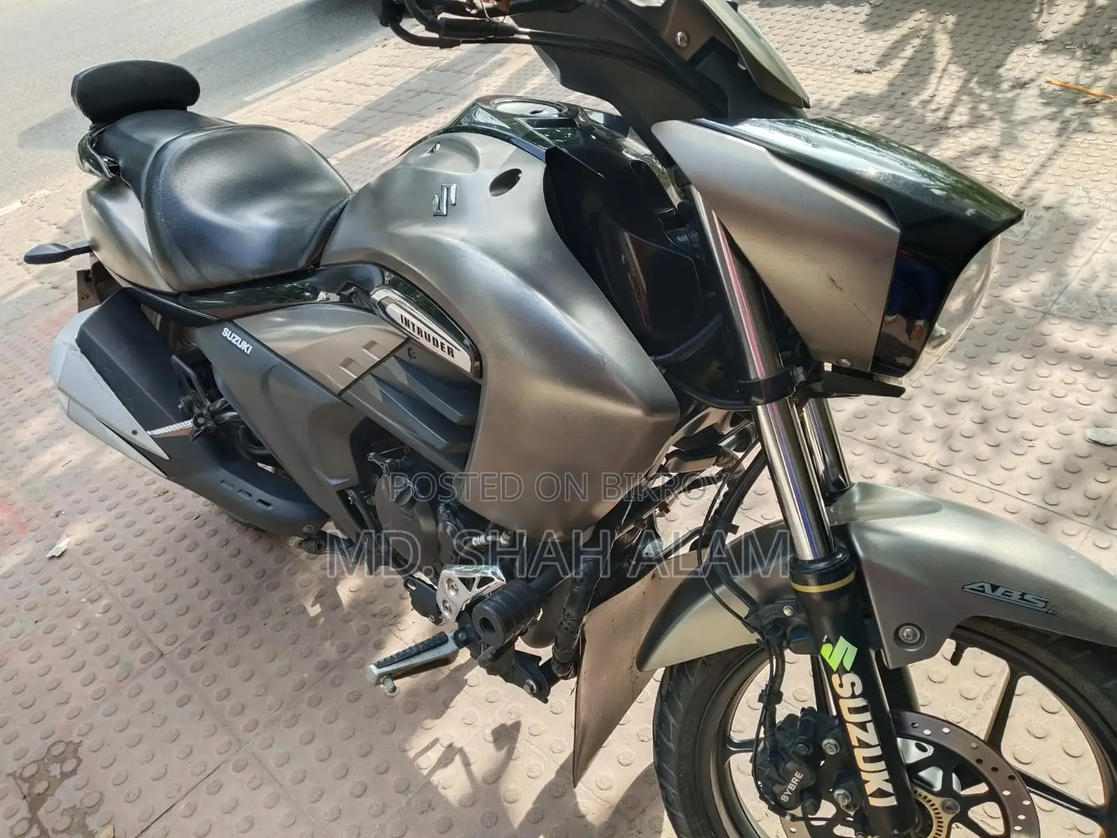 Suzuki Intruder 2022 Gray