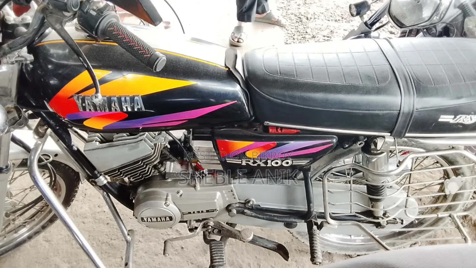 ইয়ামাহা ২০০০ কালো
