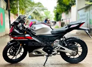 Yamaha R15M 2023 Silver