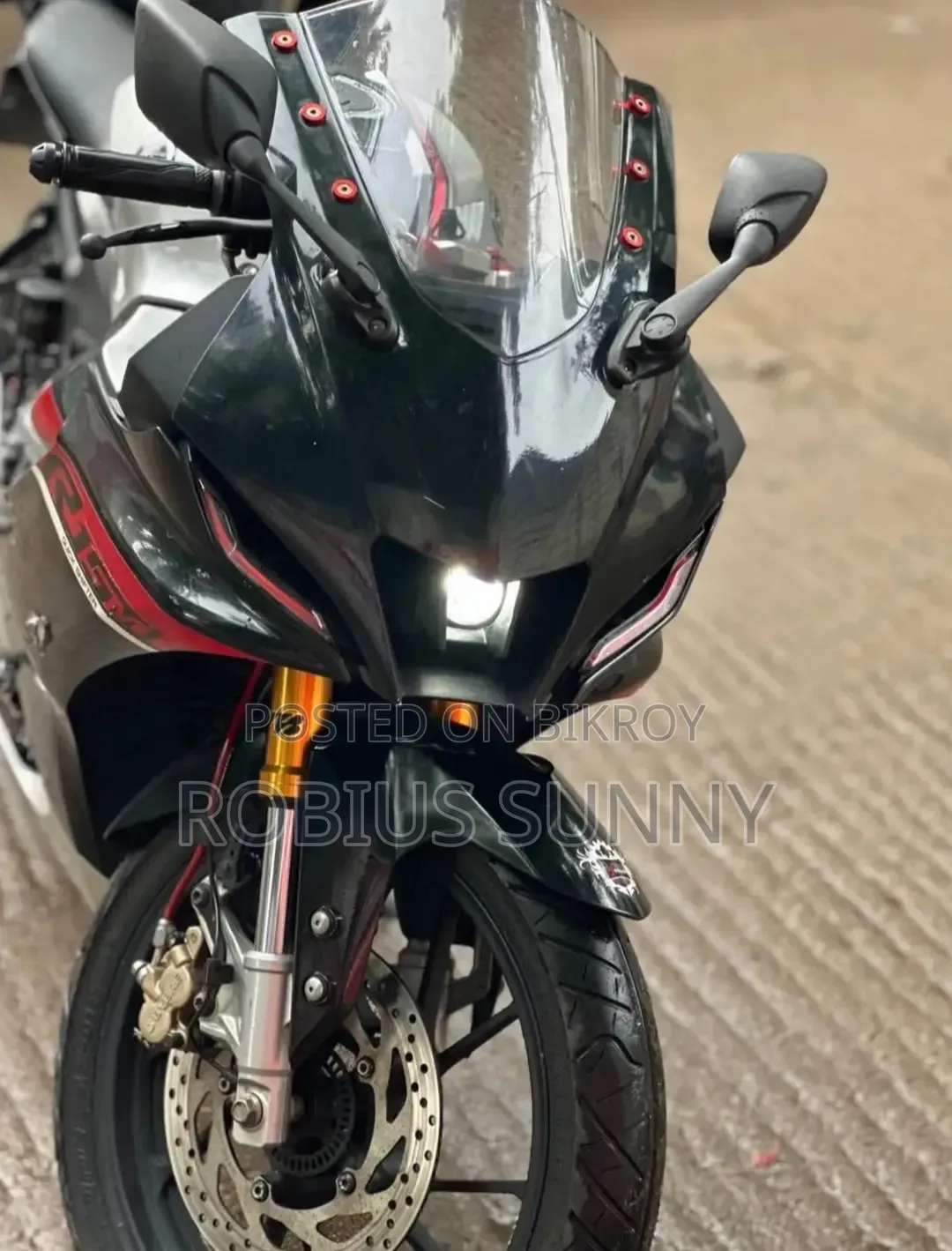 Yamaha R15M 2023 Silver