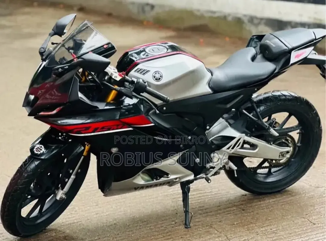 Yamaha R15M 2023 Silver