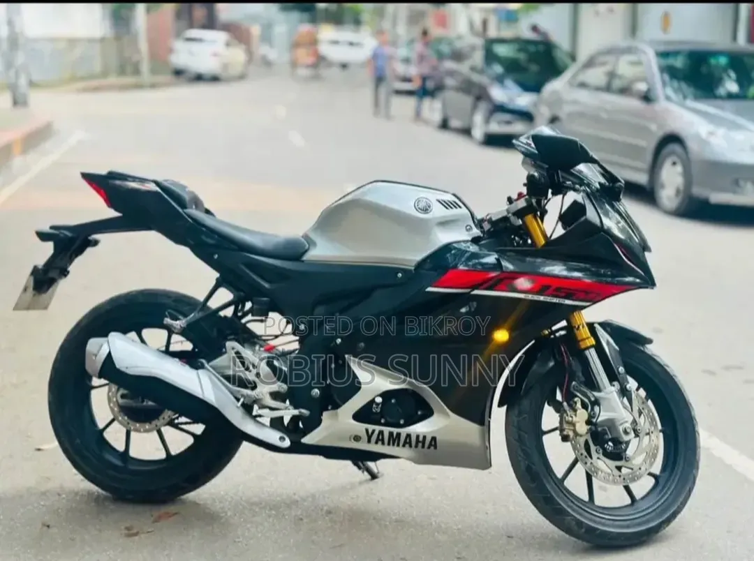 Yamaha R15M 2023 Silver