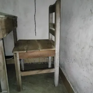 কাঠের টেবিল ও চেয়ার