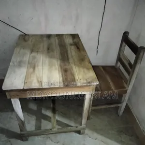 কাঠের টেবিল ও চেয়ার