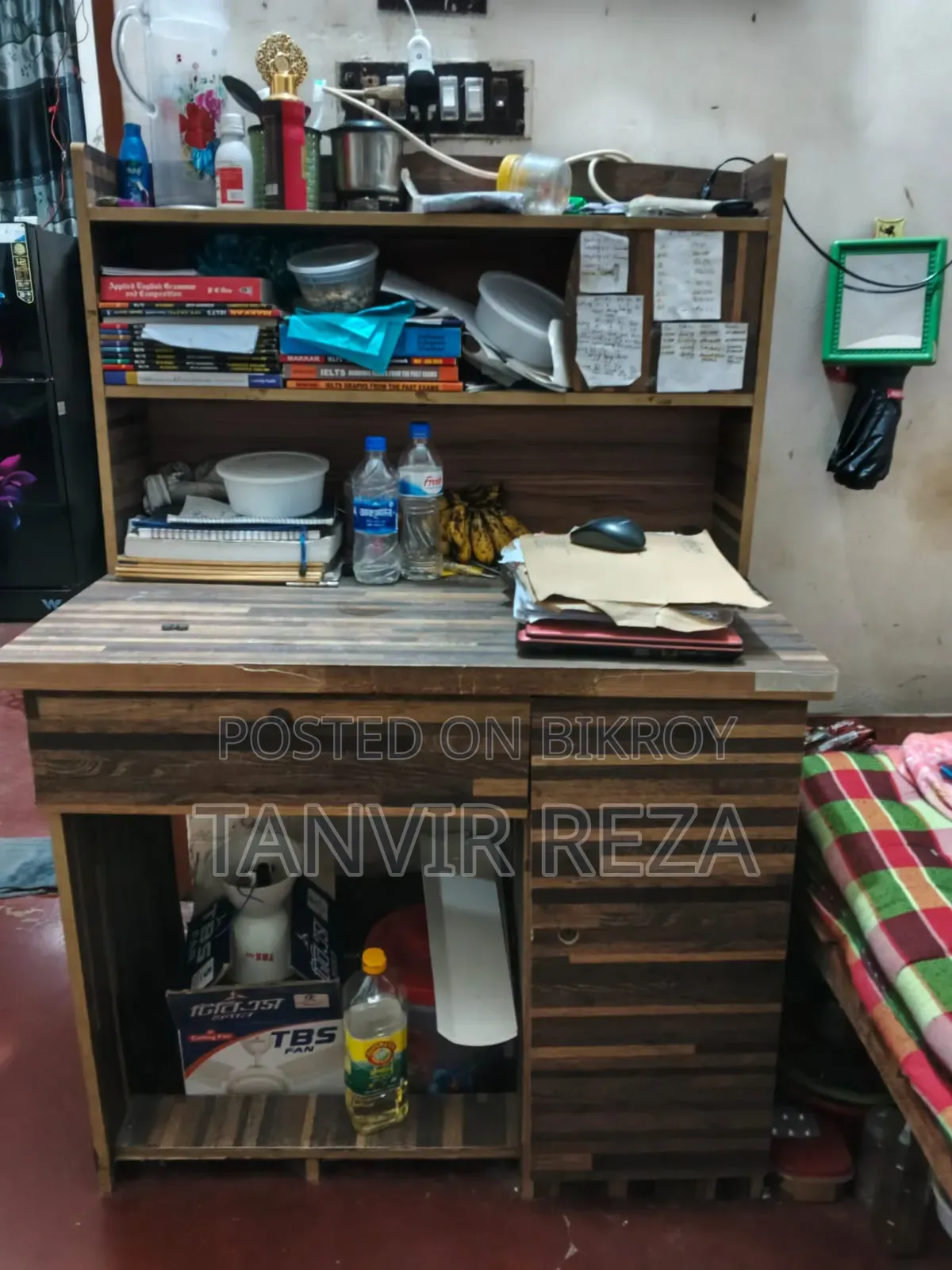 পড়ার টেবিল জরুরী বিক্রয়