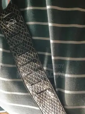 আইভেনেস গিটার বেল্ট