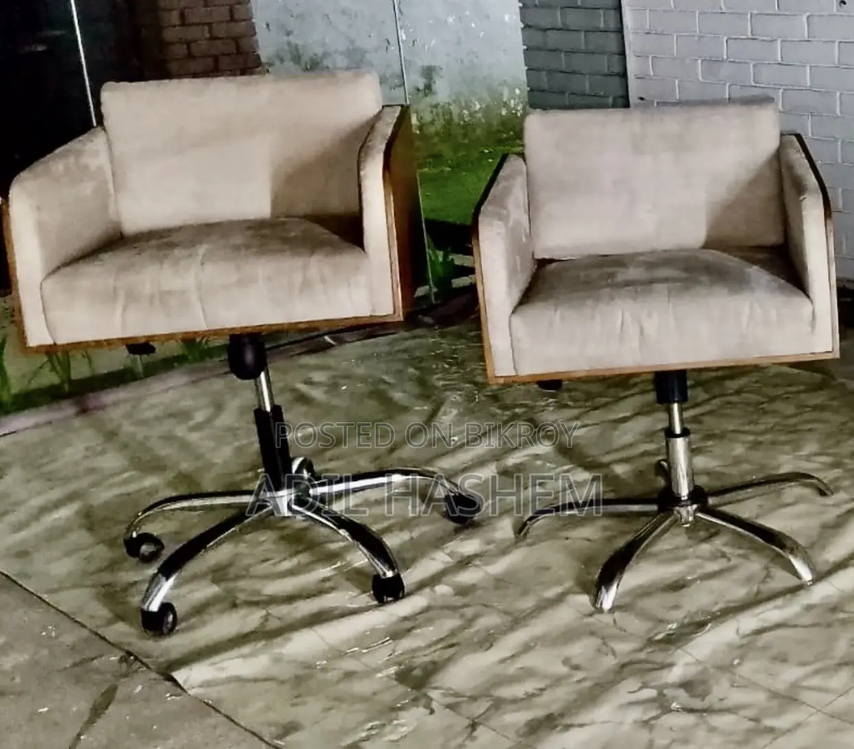 Swivel Bar Chair