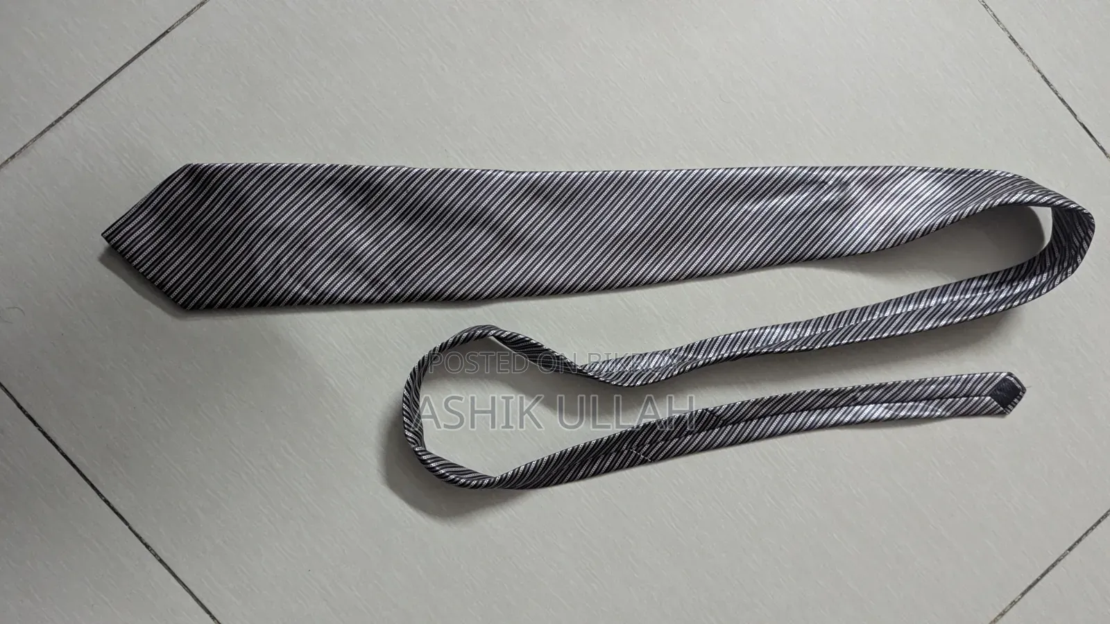 ব্যবহৃত টাই বিক্রয়ের জন্য