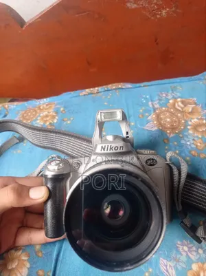 Nikon লেন্স সহ বিক্রি করা হবে