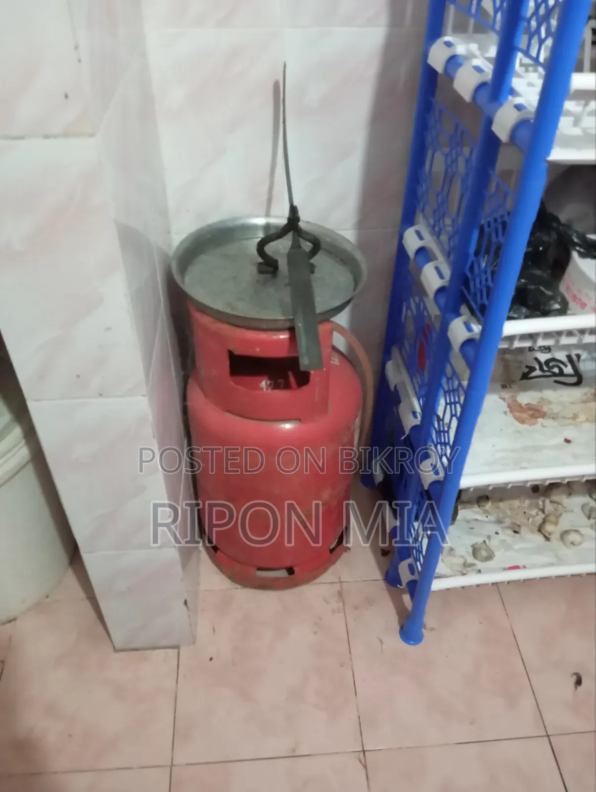 ঘরের আসবাবপত্র