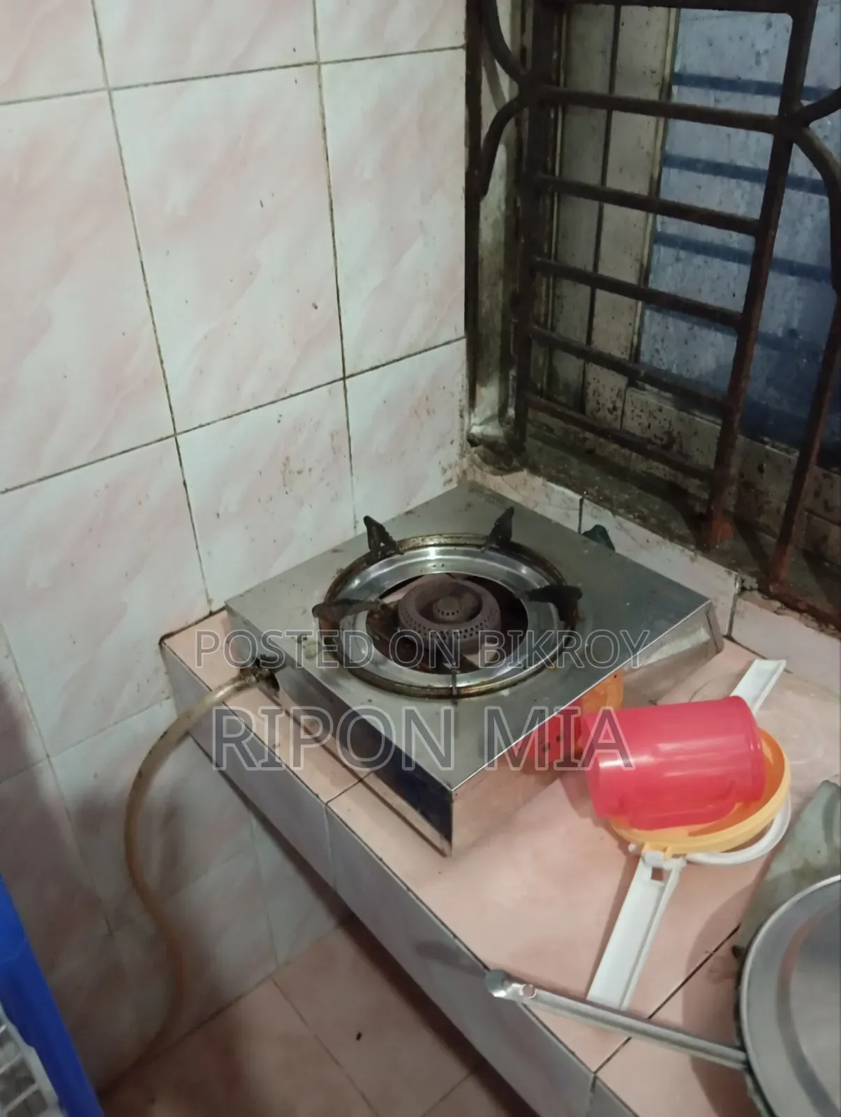 ঘরের আসবাবপত্র