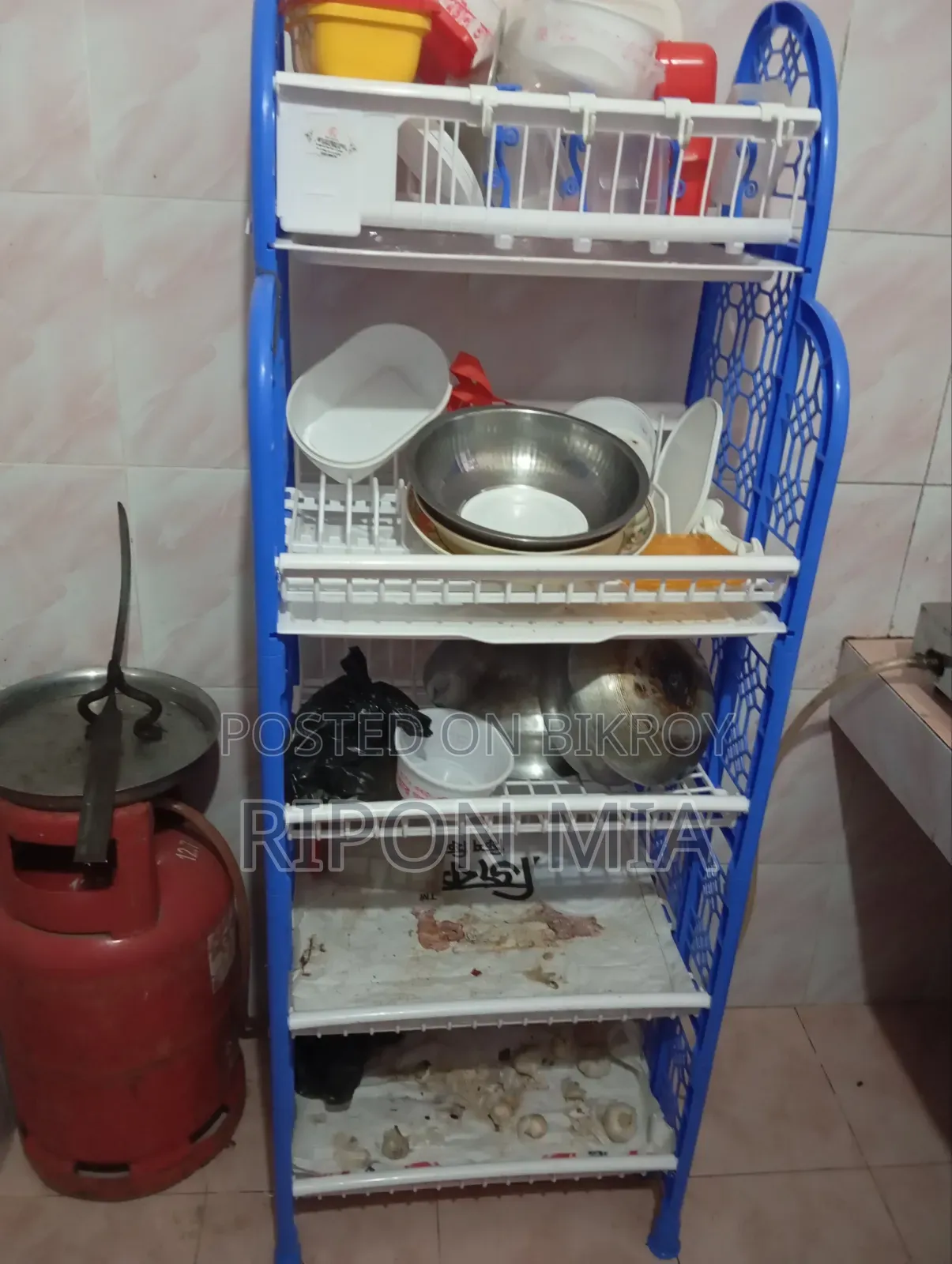 ঘরের আসবাবপত্র