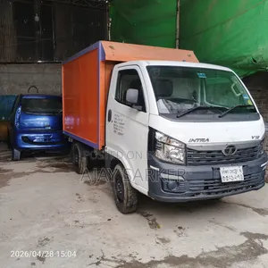 INTRA V10 Cover Van