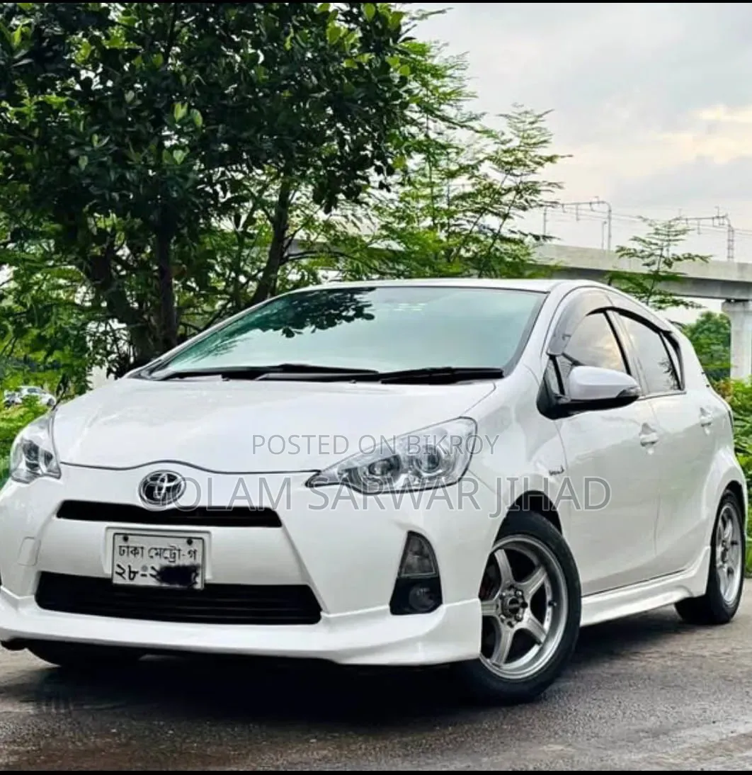 Toyota Aqua 2012 Pearl