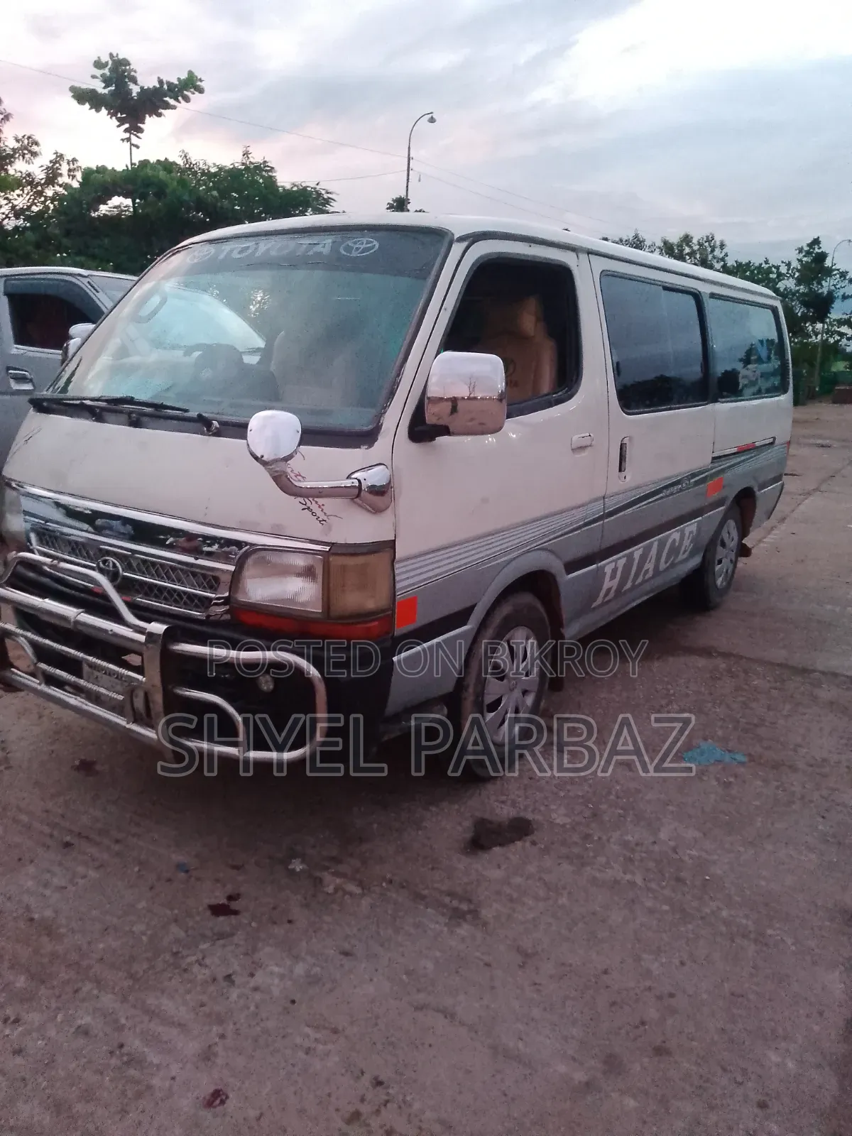 Toyota HiAce 1998 White