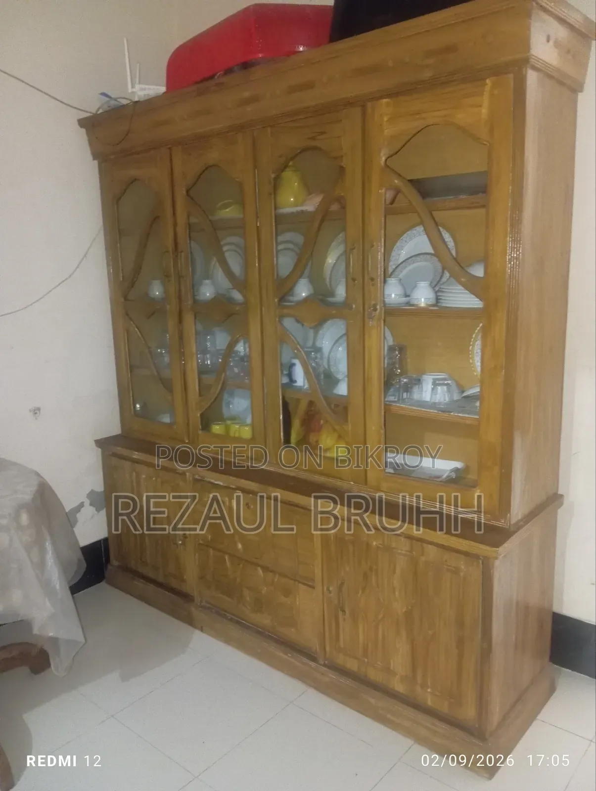 ওয়াল সুকেচ, ডাইনিং টেবিল, রেক ইমারজেন্সি সেল