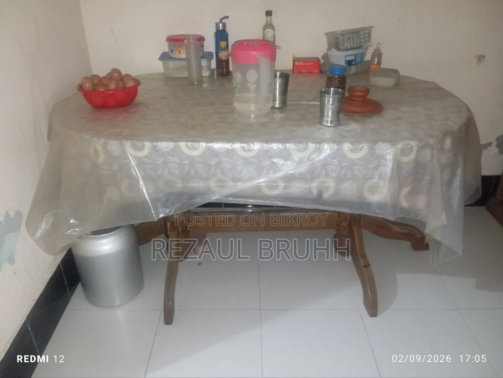 ওয়াল সুকেচ, ডাইনিং টেবিল, রেক ইমারজেন্সি সেল