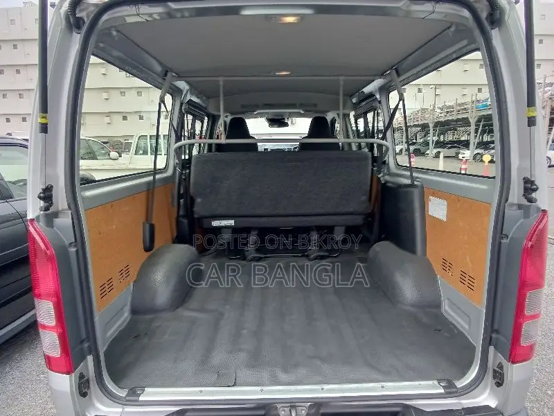 Toyota HiAce 2021 Silver