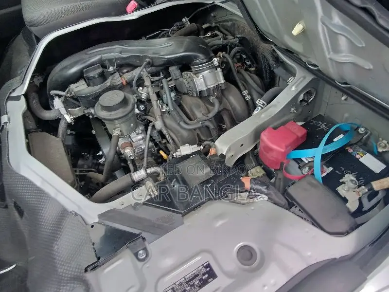 Toyota HiAce 2021 Silver