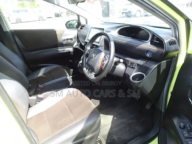 Toyota Sienta 2021 Yellow
