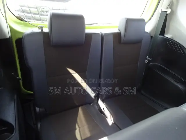 Toyota Sienta 2021 Yellow