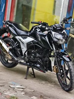 TVS Apache RTR 160 4V 2024 Black