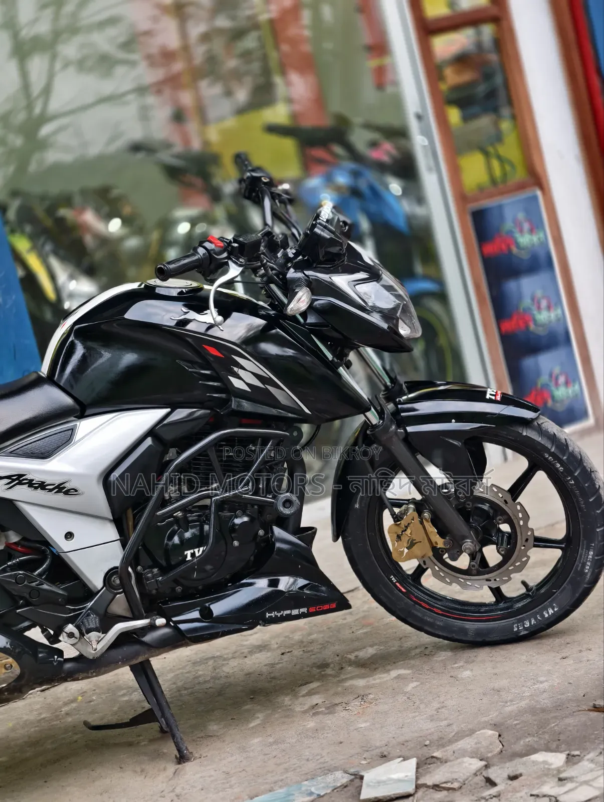 TVS Apache RTR 160 4V 2024 Black