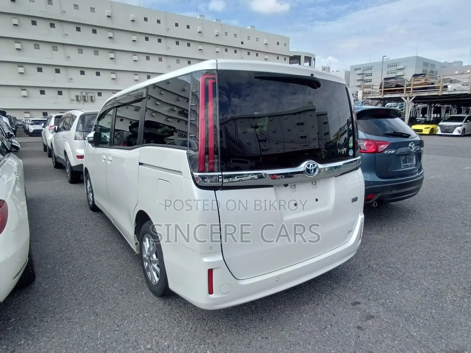 Toyota Noah 2021 Pearl