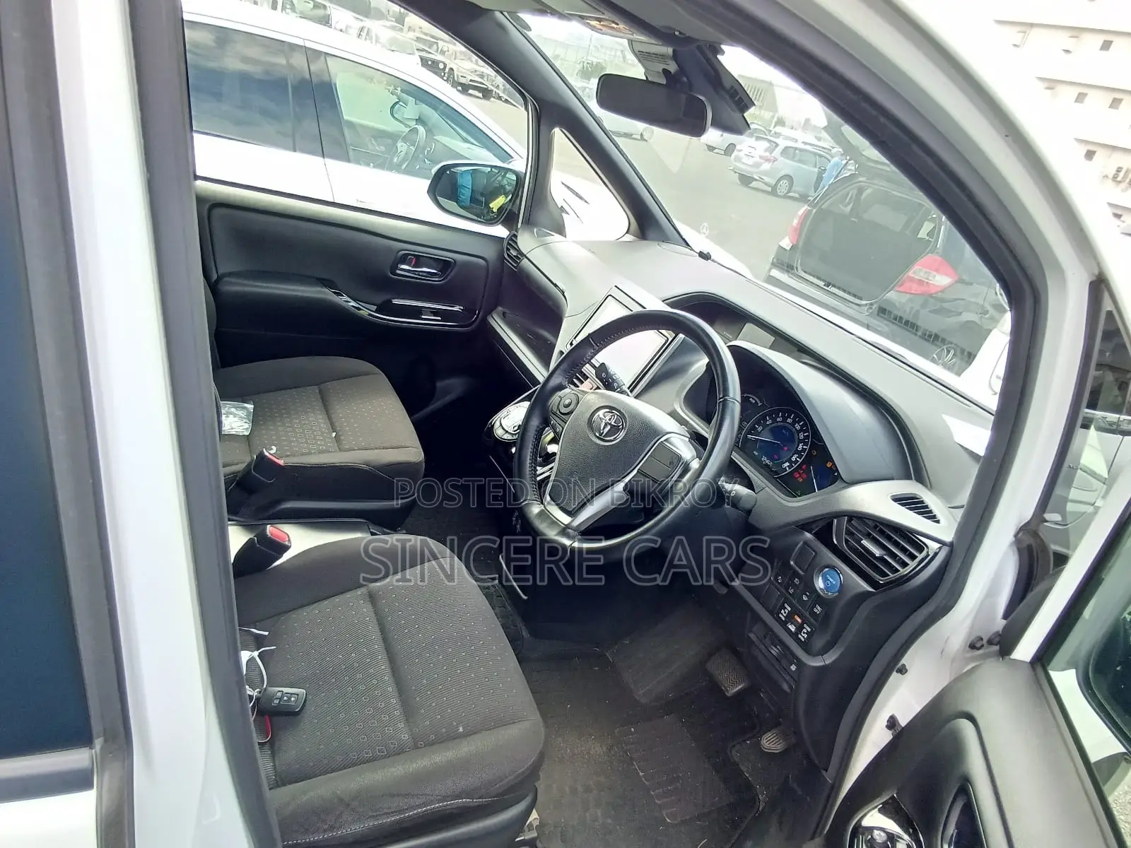 Toyota Noah 2021 Pearl