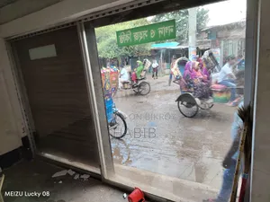 দোকানের গ্লাস