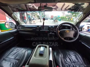 Toyota HiAce 2010 Black