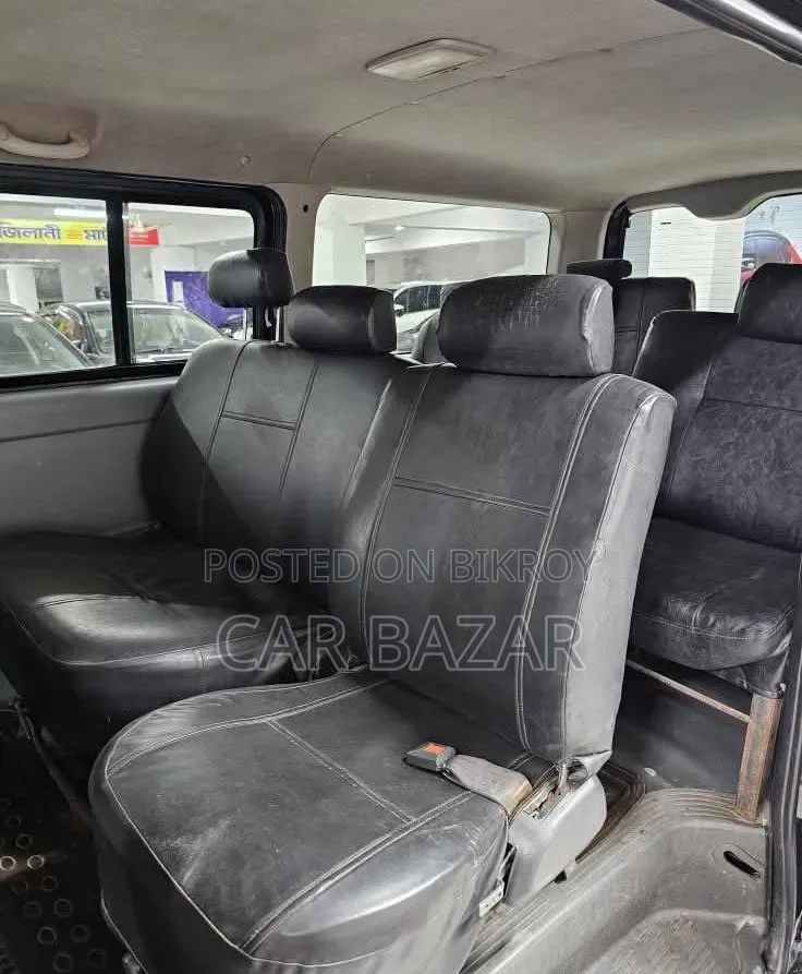 Toyota HiAce 2010 Black